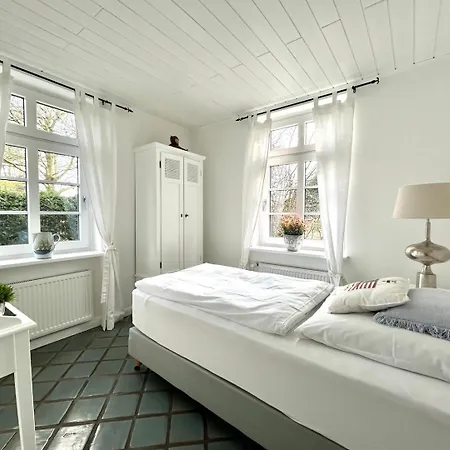 Romantikhaus Am Hafen In Feriehus