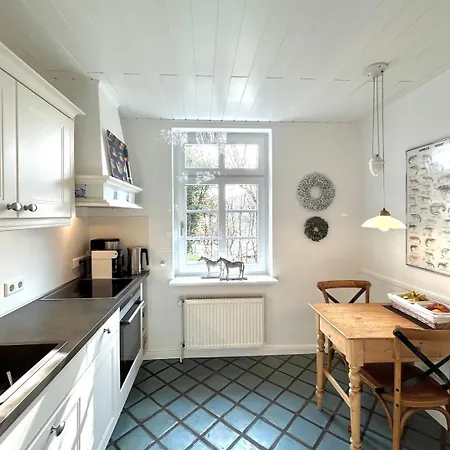 Romantikhaus Am Hafen In Greetsiel