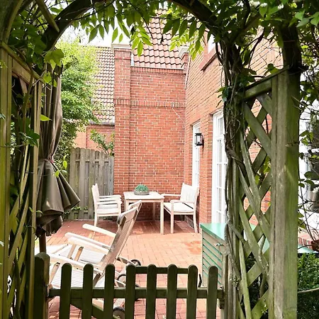 Romantikhaus Am Hafen In Greetsiel