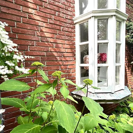 Feriehus Romantikhaus Am Hafen In Greetsiel