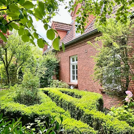 Romantikhaus Am Hafen In Semesterbostad