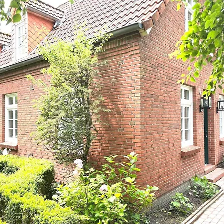 Romantikhaus Am Hafen In Semesterbostad *